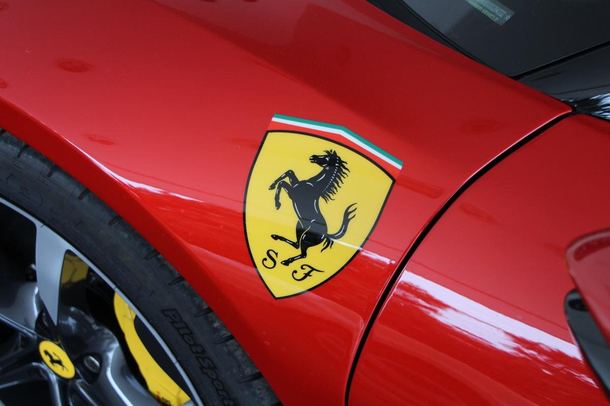 Ferrari SF90 - Photo 31