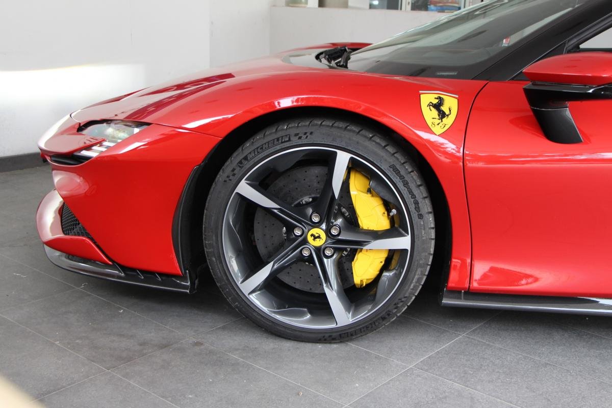 Ferrari SF90 - Photo 34