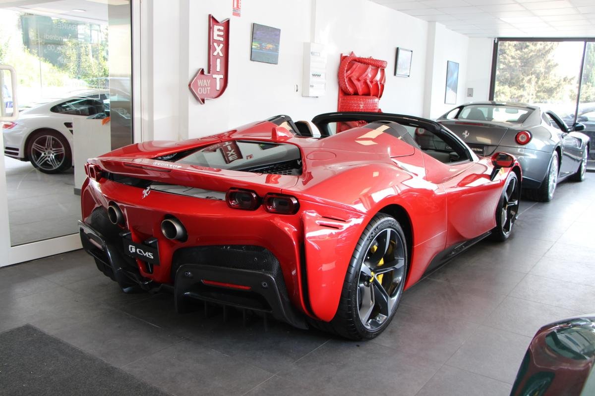 Ferrari SF90 - Photo 5