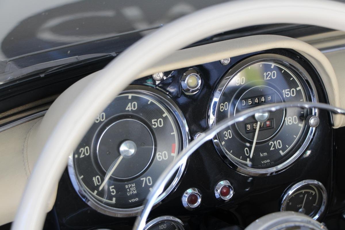 Mercedes 190 sl - Photo 13