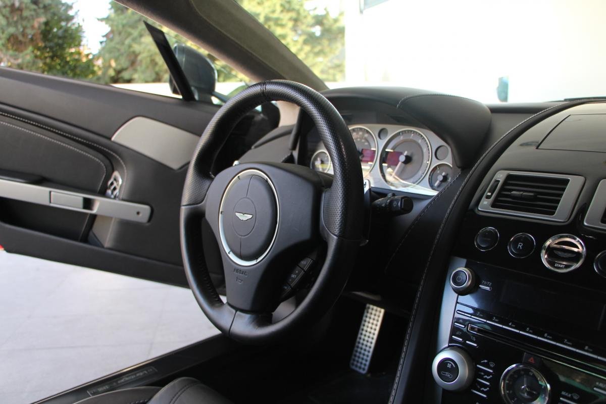Aston Martin V8 Vantage - Photo 19