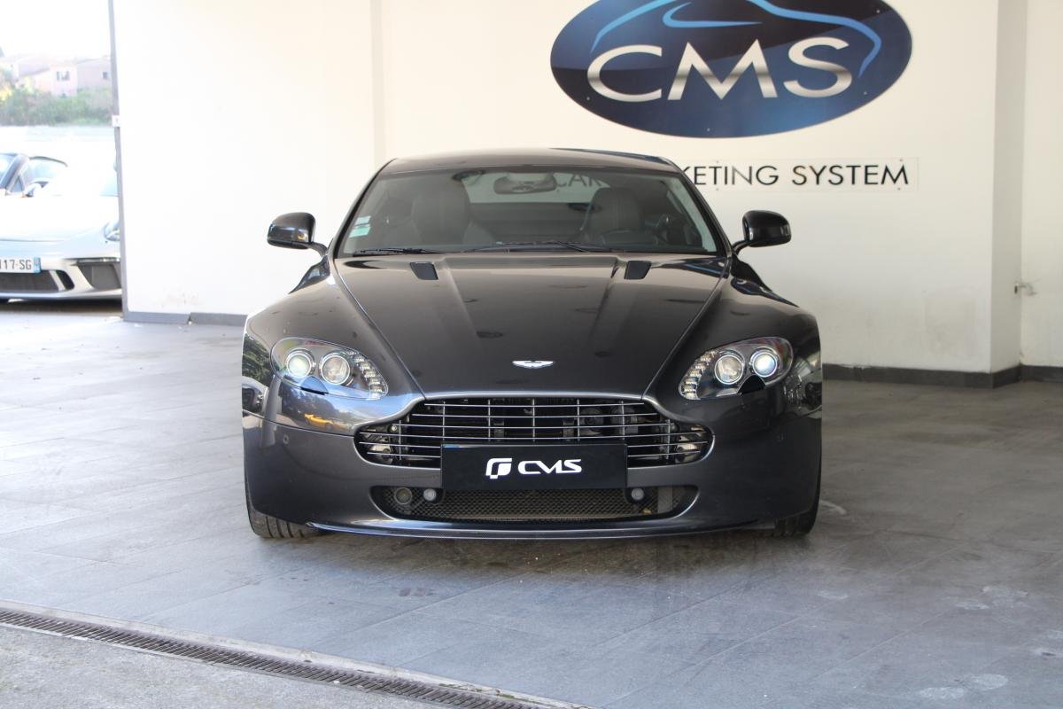 Aston Martin V8 Vantage - Photo 2
