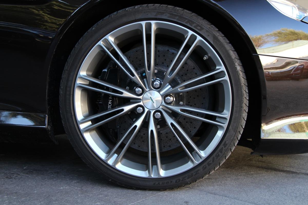 Aston Martin DB9 - Photo 13