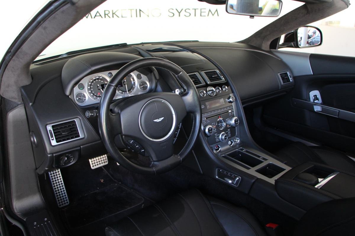 Aston Martin DB9 - Photo 14