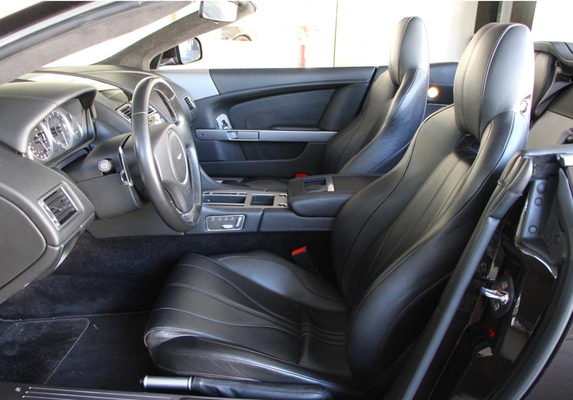 Aston Martin DB9 - Photo 15