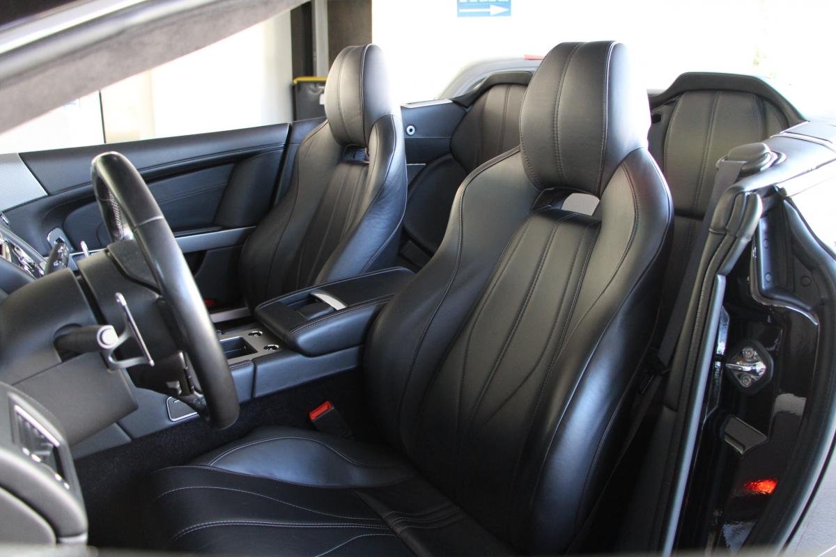 Aston Martin DB9 - Photo 16