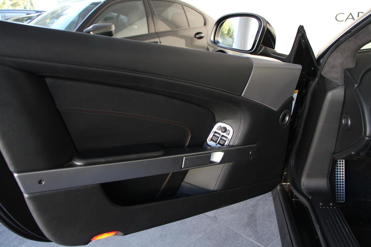 Aston Martin DB9 - Photo 24