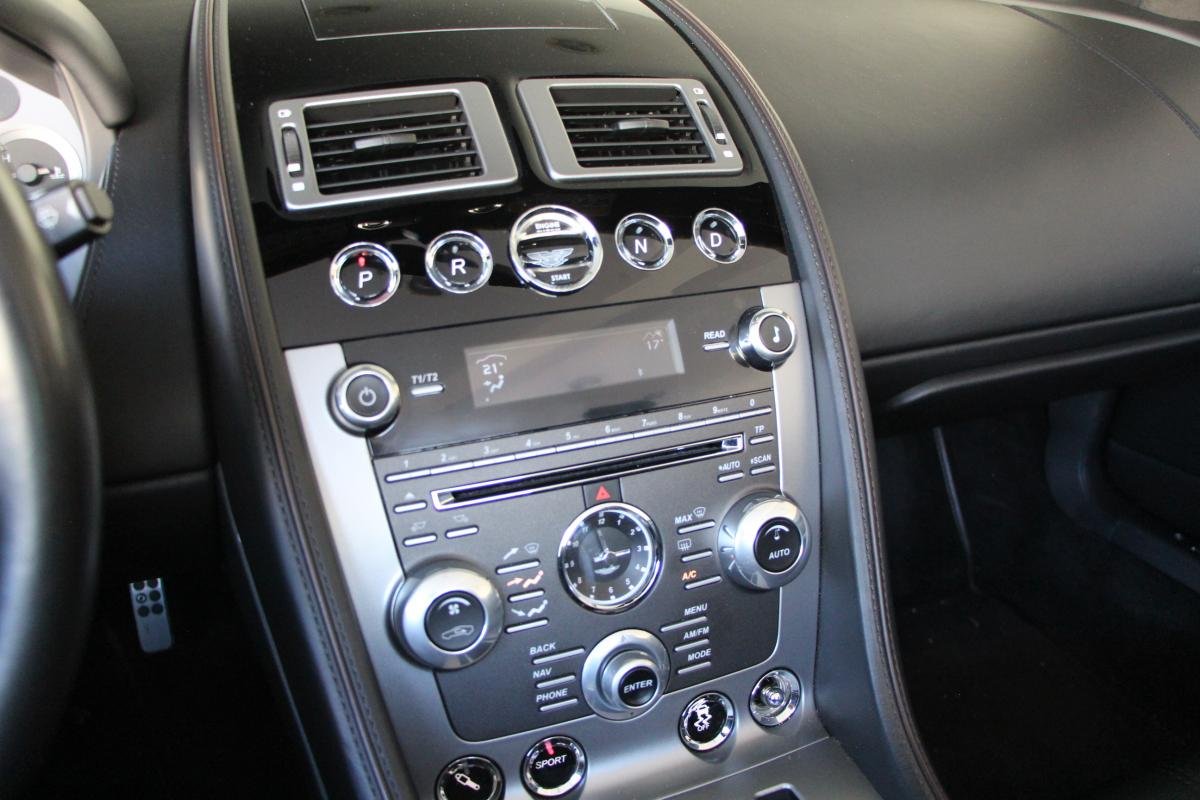 Aston Martin DB9 - Photo 29