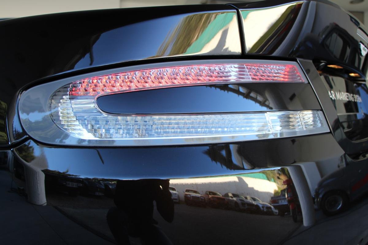 Aston Martin DB9 - Photo 31