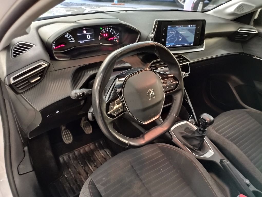 Peugeot 208 - Photo 3