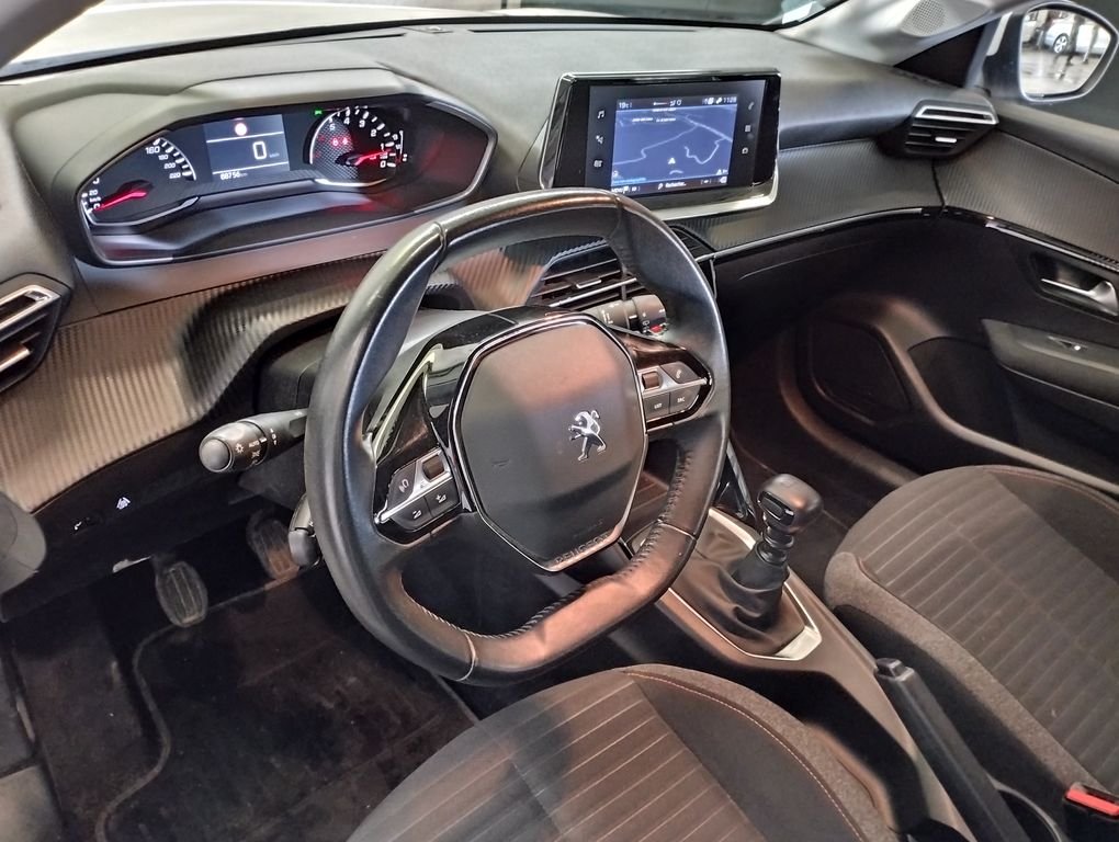 Peugeot 208 - Photo 3