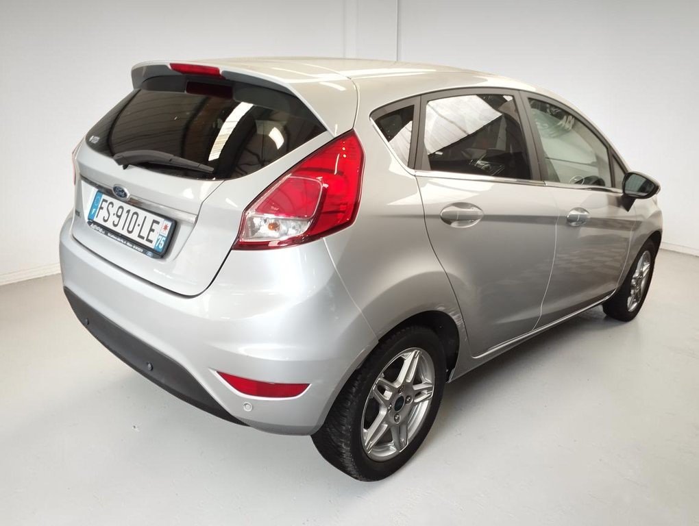 Ford Fiesta - Photo 2