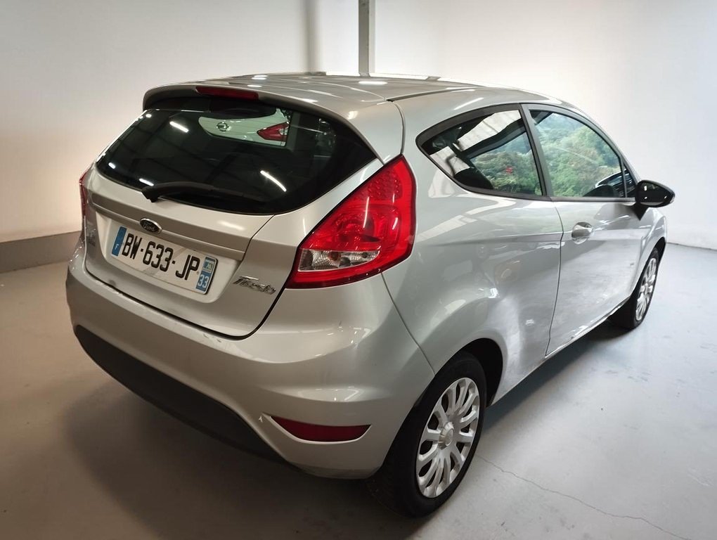 Ford Fiesta - Photo 2