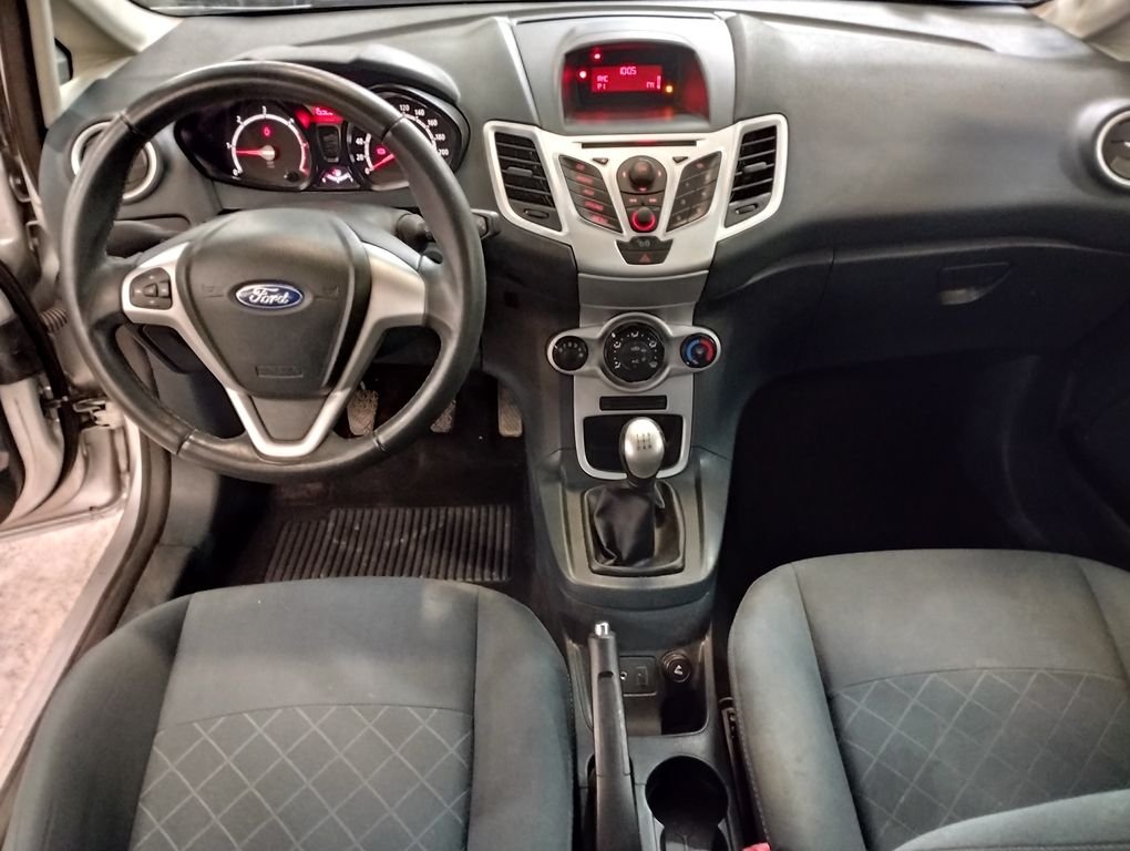 Ford Fiesta - Photo 3