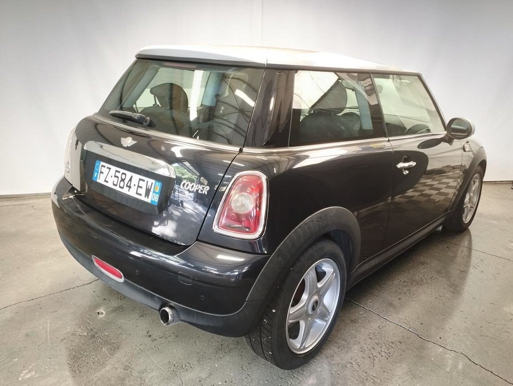 Mini Cooper - Photo 2