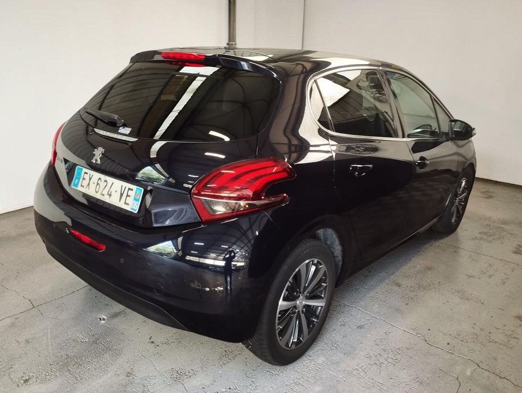 Peugeot 208 - Photo 2