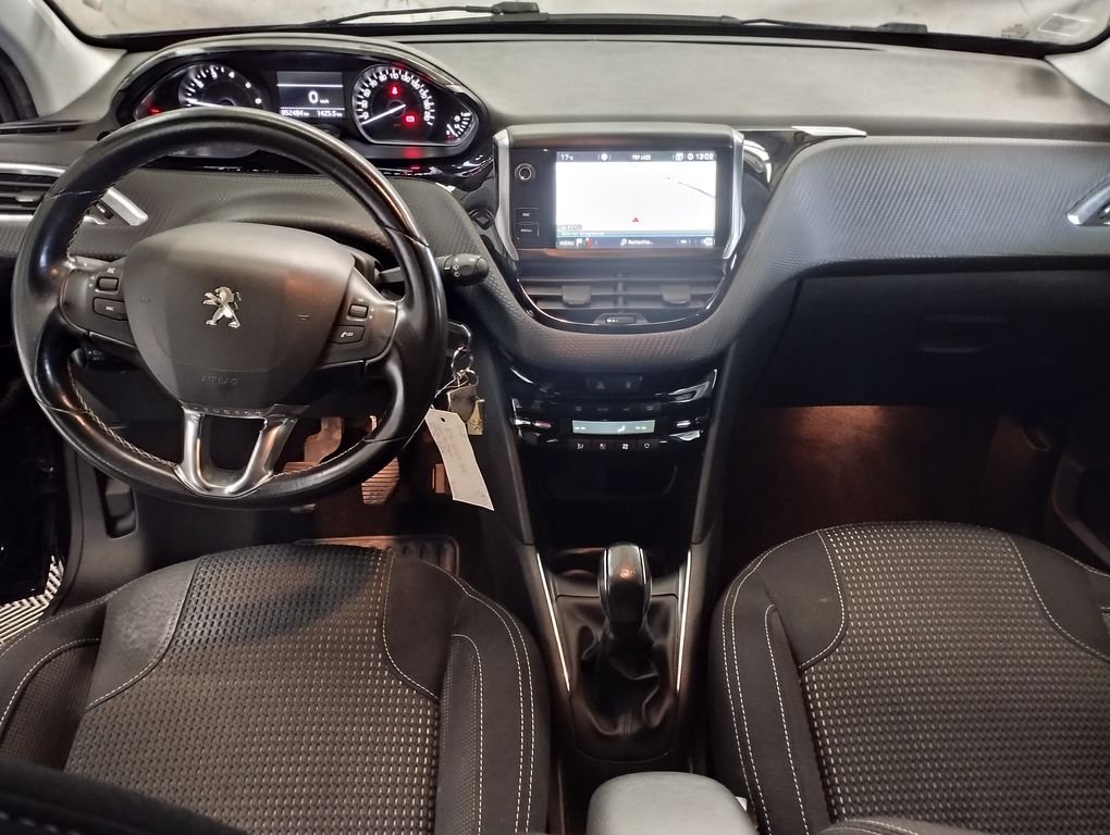 Peugeot 208 - Photo 3