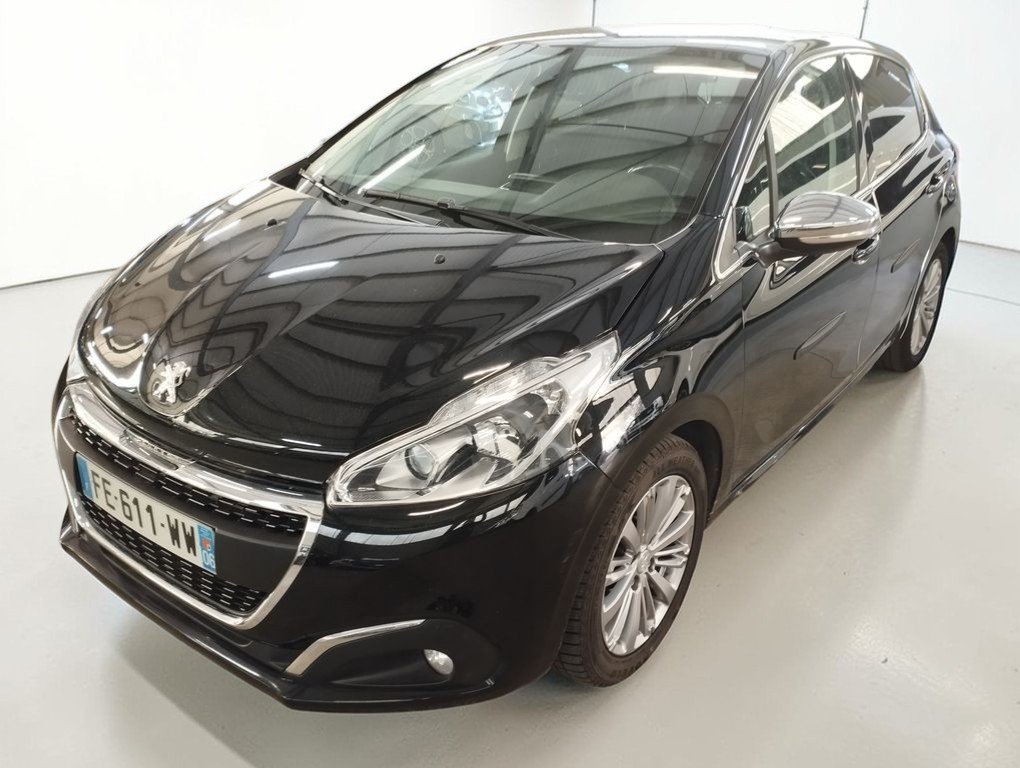 Peugeot 208 - Photo 1