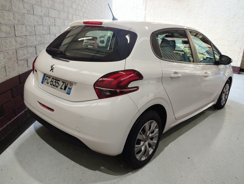 Peugeot 208 affaire - Photo 2
