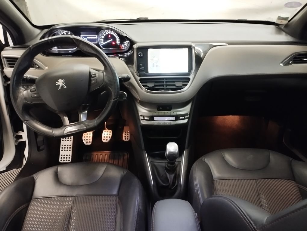 Peugeot 208 - Photo 3