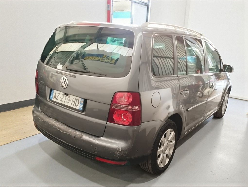 Volkswagen Touran - Photo 2