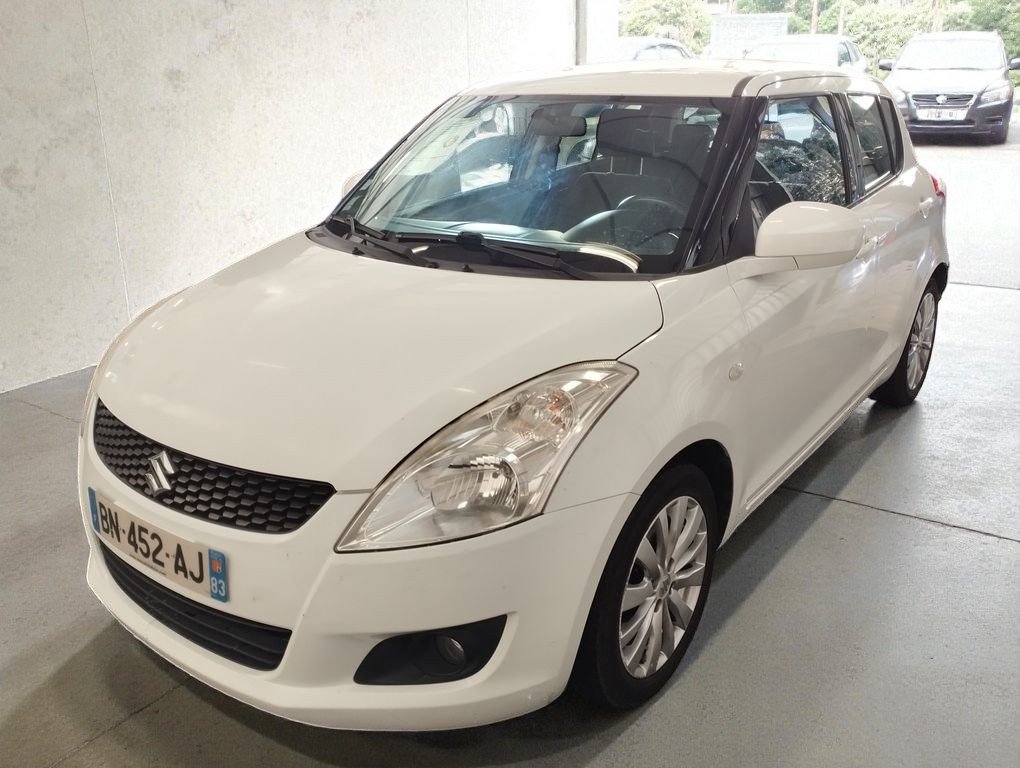 Suzuki Swift - Photo 1