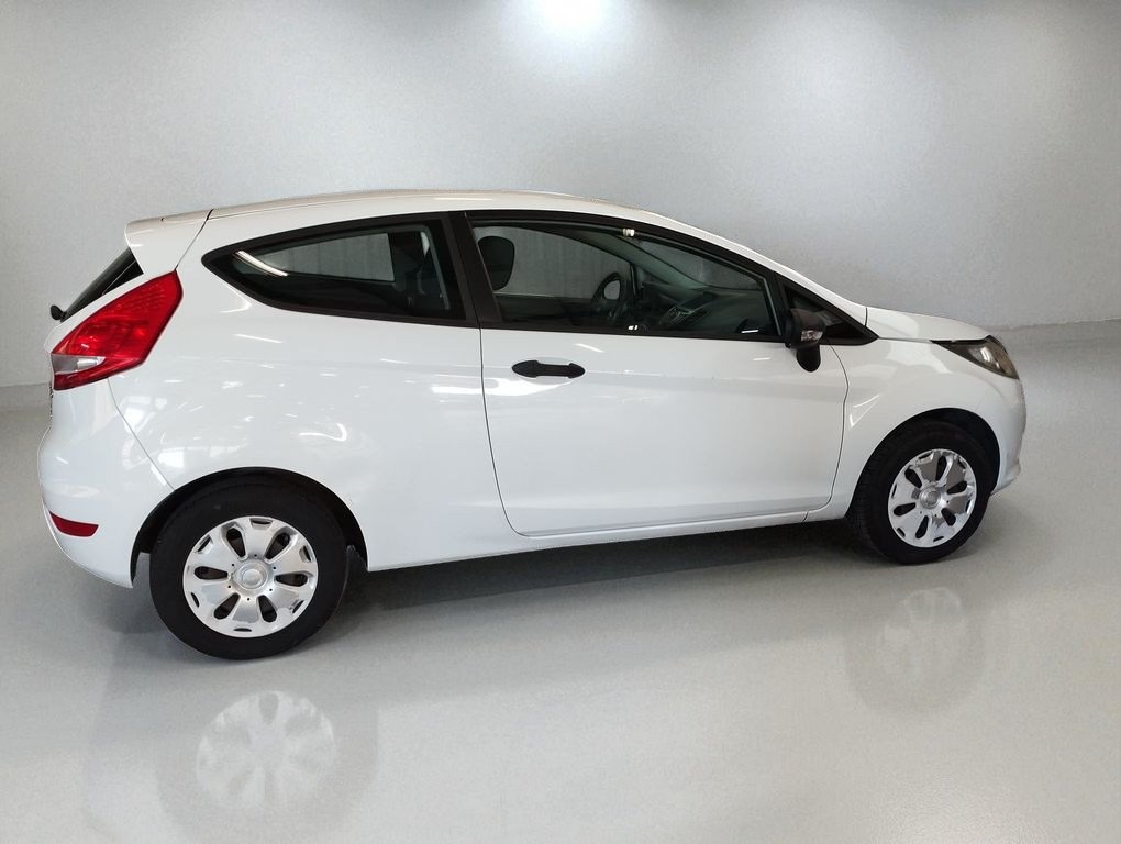 Ford Fiesta - Photo 2