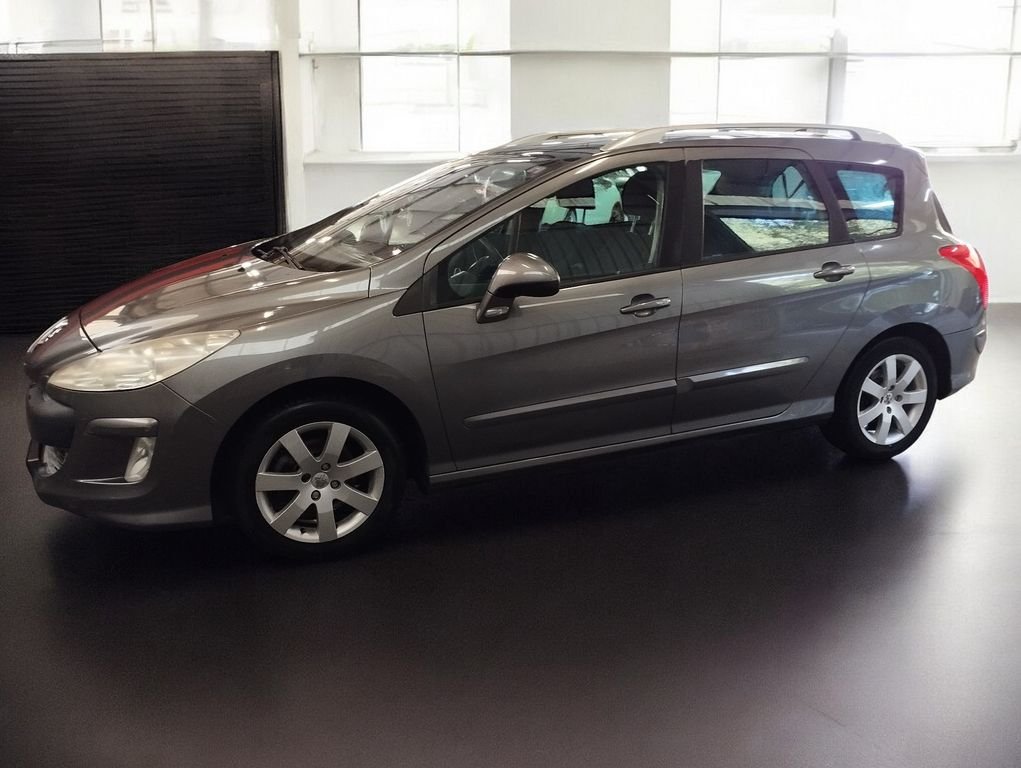 Peugeot 308 SW - Photo 1