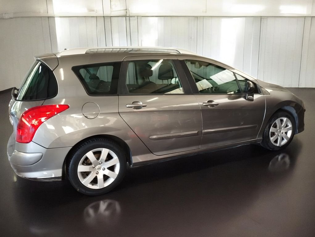 Peugeot 308 SW - Photo 2