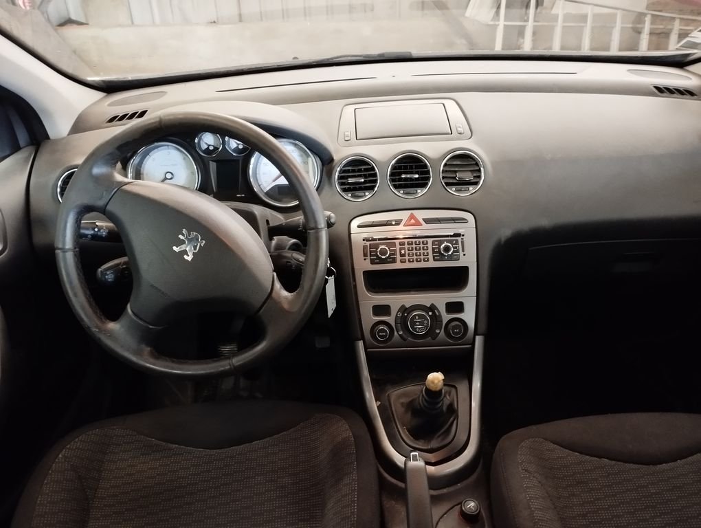 Peugeot 308 SW - Photo 3