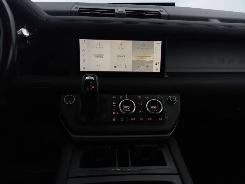 Land Rover Defender - Photo 12