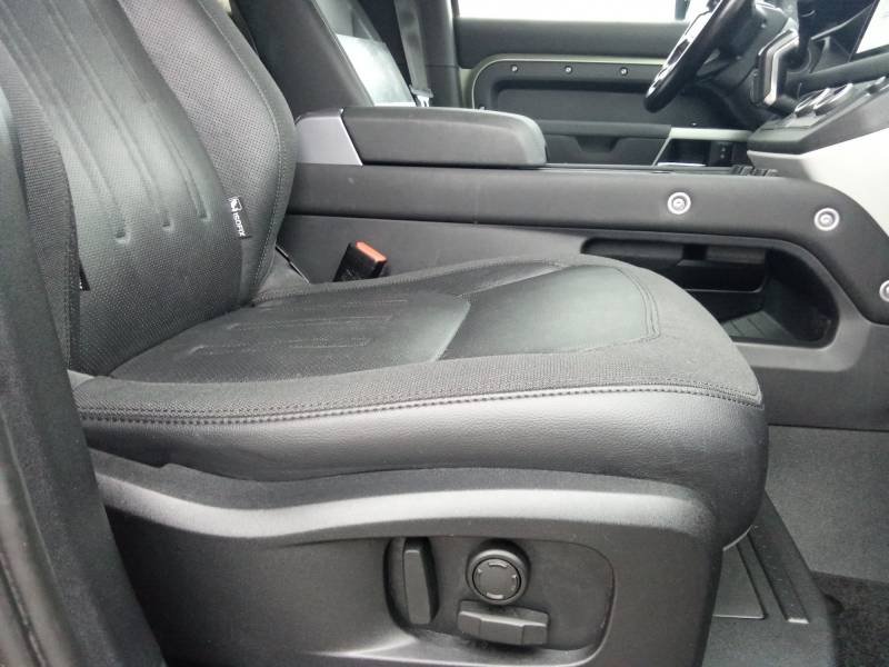 Land Rover Defender - Photo 17