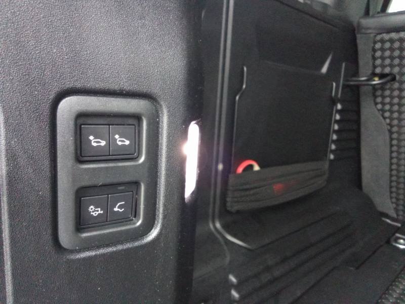 Land Rover Defender - Photo 23