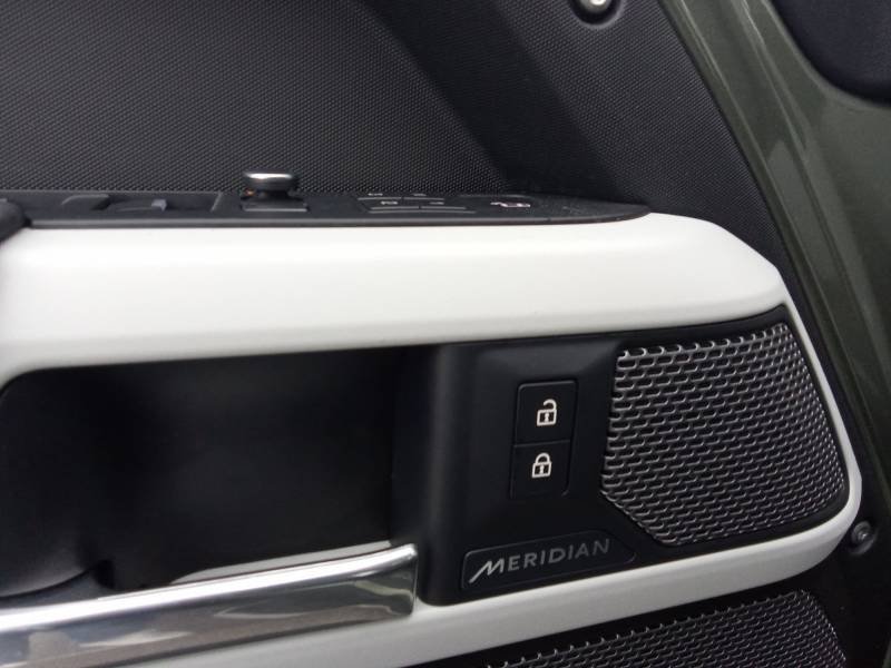 Land Rover Defender - Photo 25