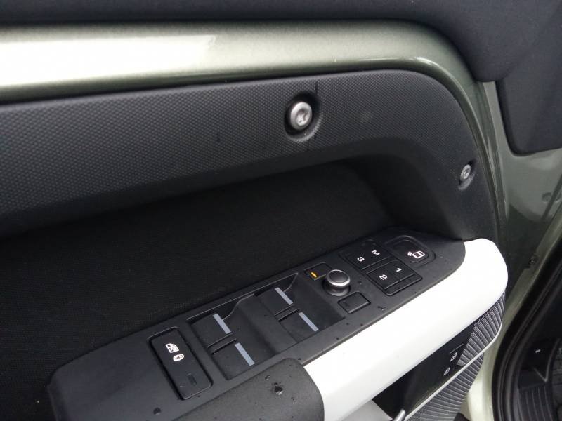 Land Rover Defender - Photo 26