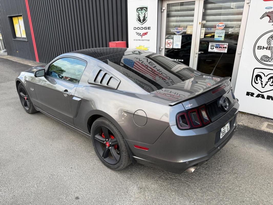 Ford Mustang - Photo 6
