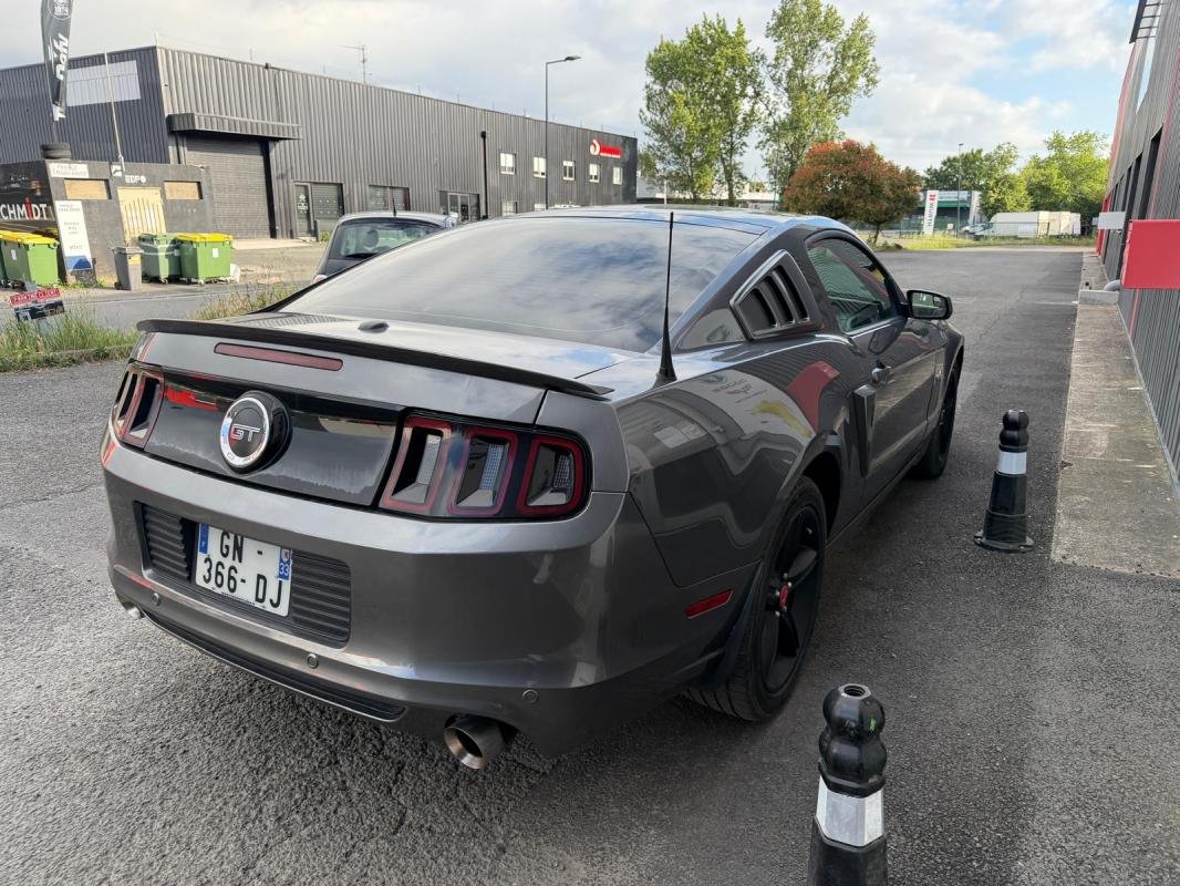 Ford Mustang - Photo 7