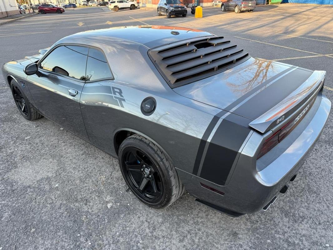 Dodge Challenger - Photo 6