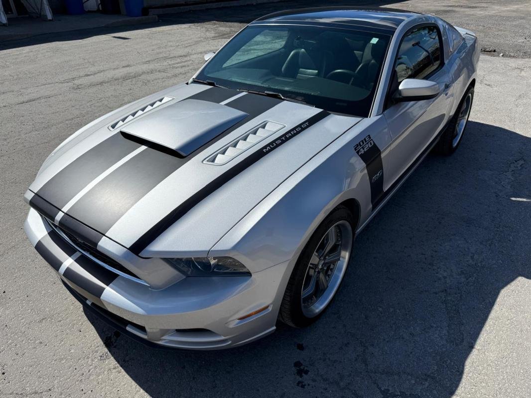 Ford Mustang - Photo 1