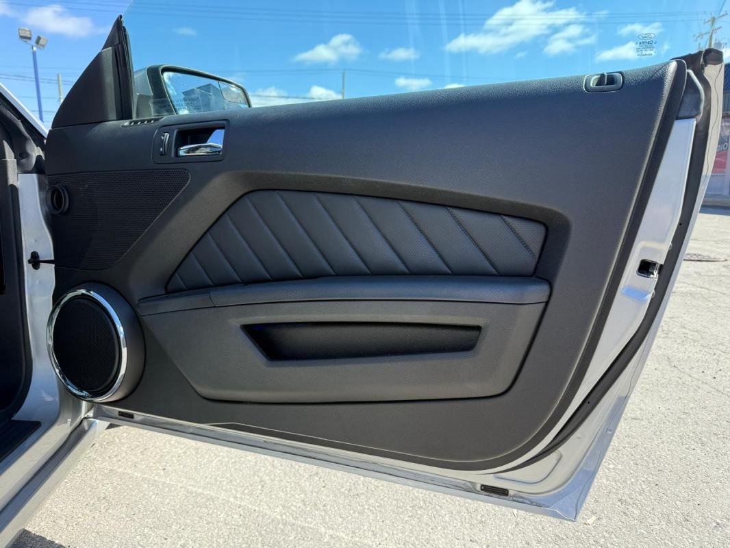 Ford Mustang - Photo 12