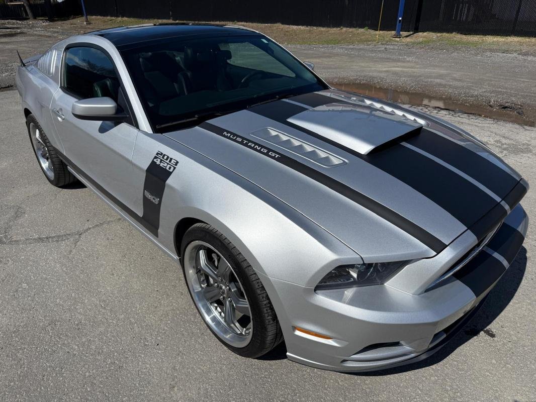 Ford Mustang - Photo 2