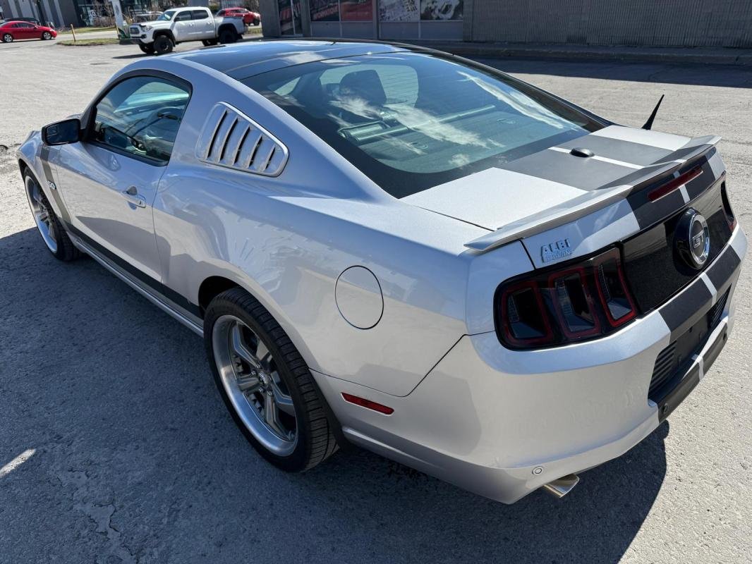 Ford Mustang - Photo 5