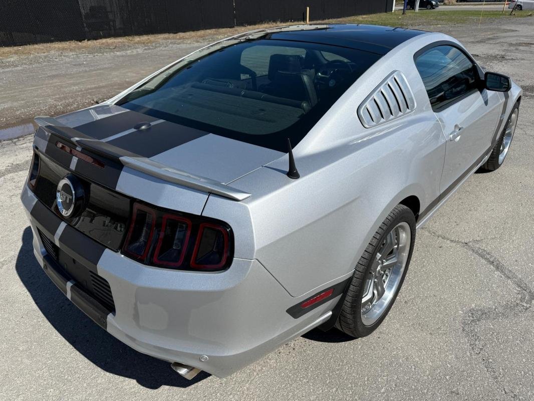 Ford Mustang - Photo 6