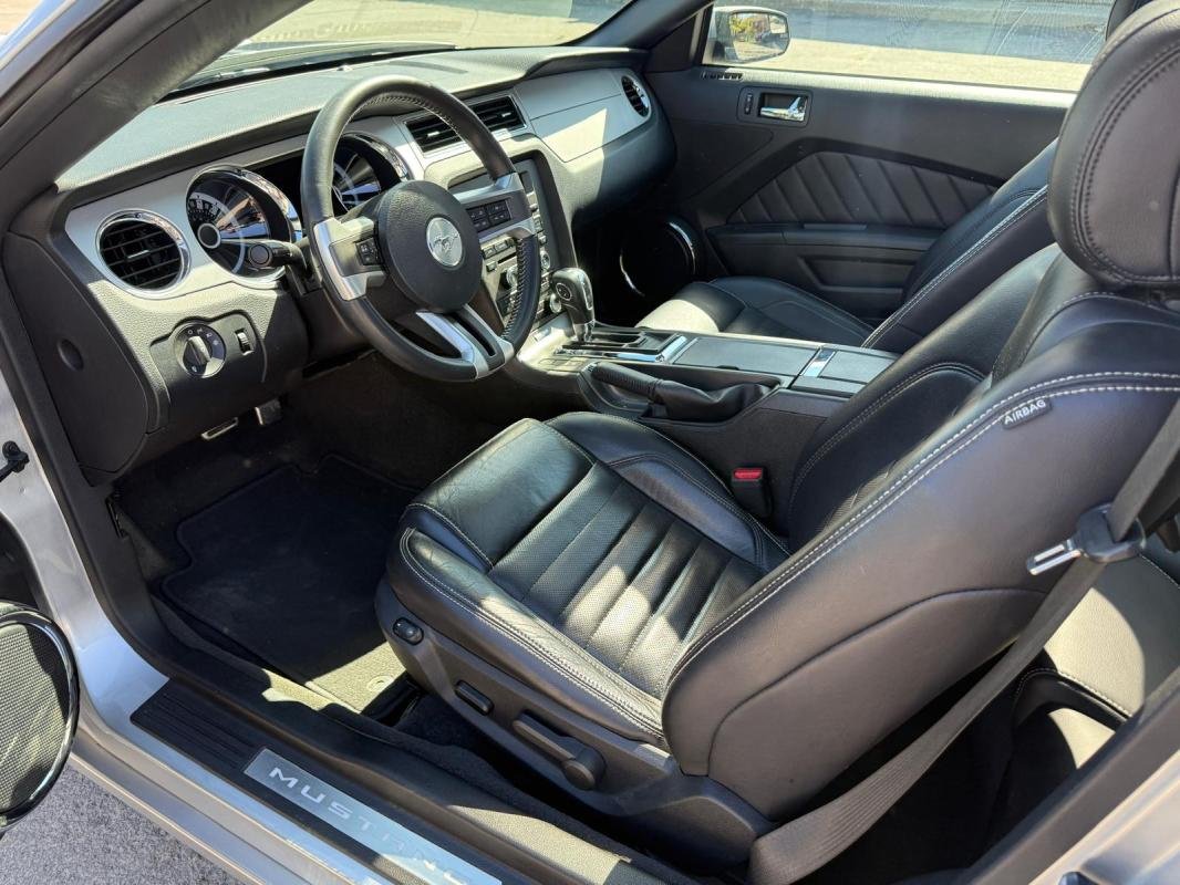 Ford Mustang - Photo 9