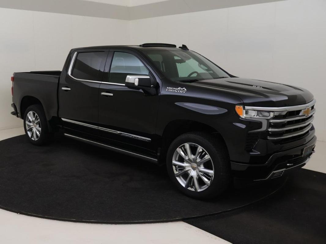 Chevrolet Silverado - Photo 2