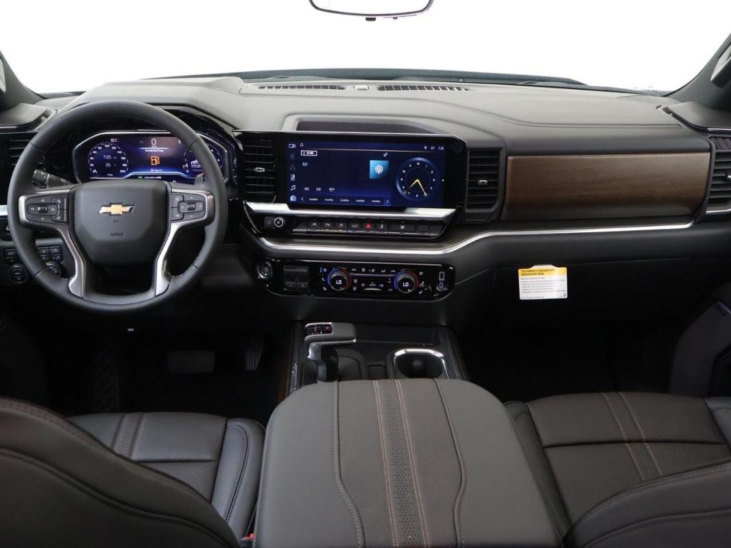 Chevrolet Silverado - Photo 3