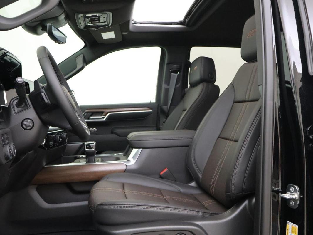 Chevrolet Silverado - Photo 4