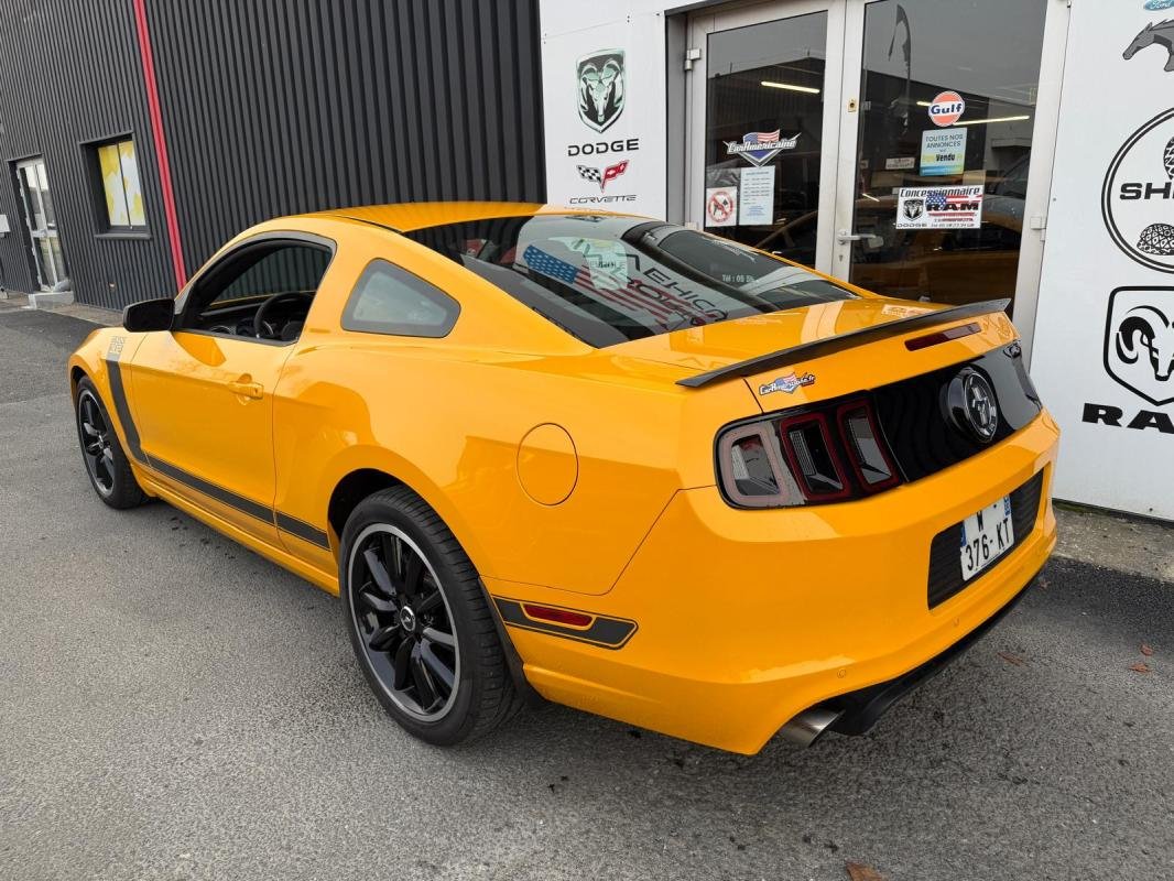 Ford Mustang - Photo 6