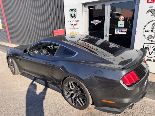 Ford Mustang - Photo 8