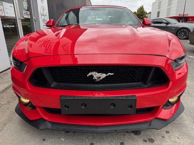 Ford Mustang Convertible - Photo 15